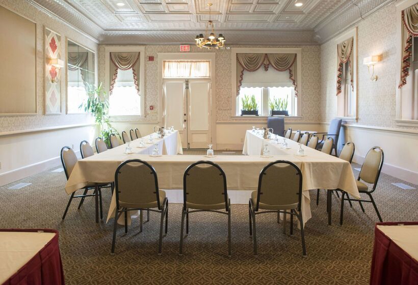 هتل Kings Courtyard Inn