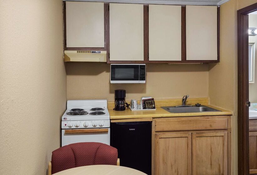 هتل Knights Inn Ashland