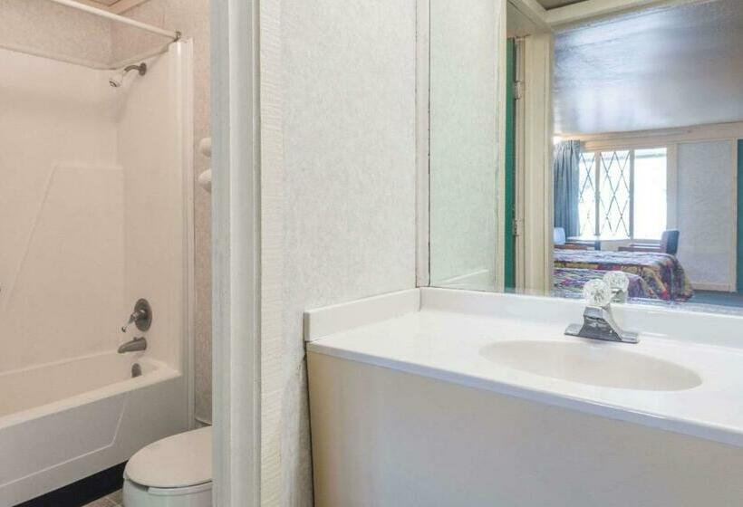 בית מלון כפרי Knights Inn Franklin, Oh