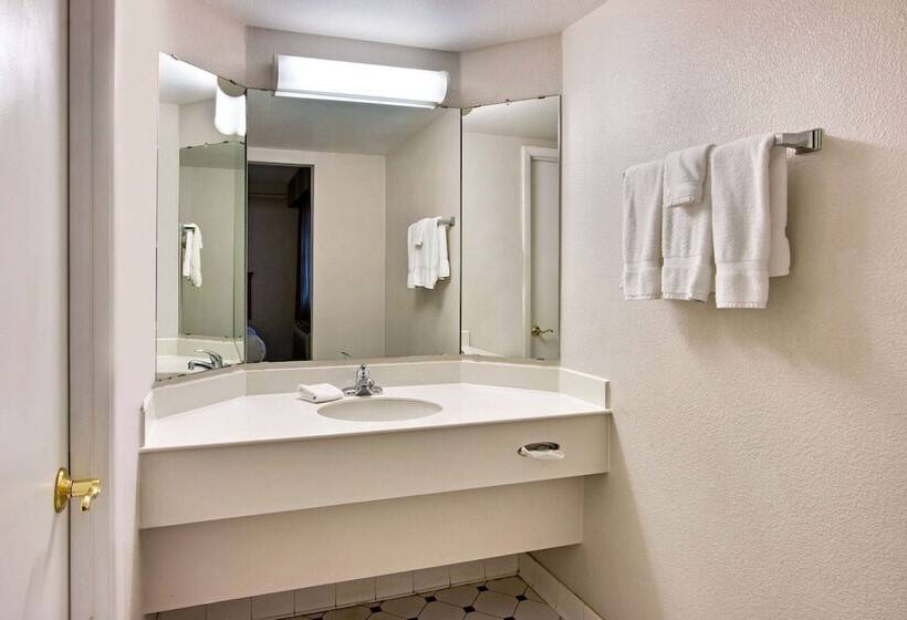 هتل La Quinta Inn By Wyndham Albuquerque Airport