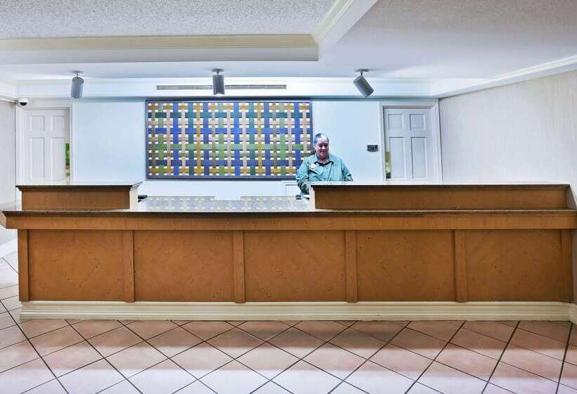 בית מלון כפרי La Quinta Inn By Wyndham Amarillo Midcity