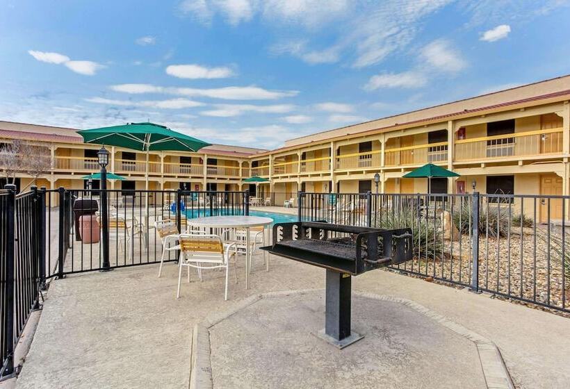 בית מלון כפרי La Quinta Inn By Wyndham And Conference Center San Angelo