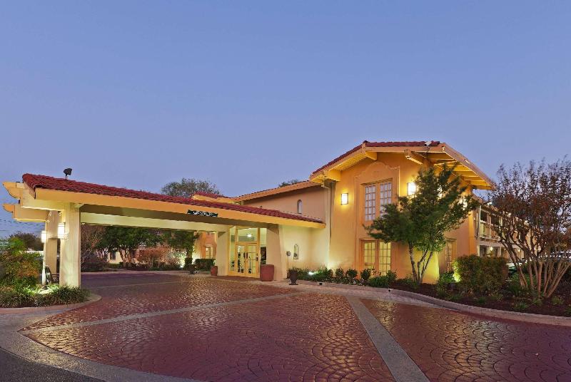 هتل La Quinta Inn By Wyndham Austin Oltorf