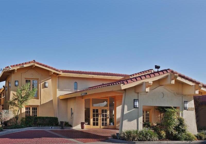 هتل La Quinta Inn By Wyndham Austin Oltorf