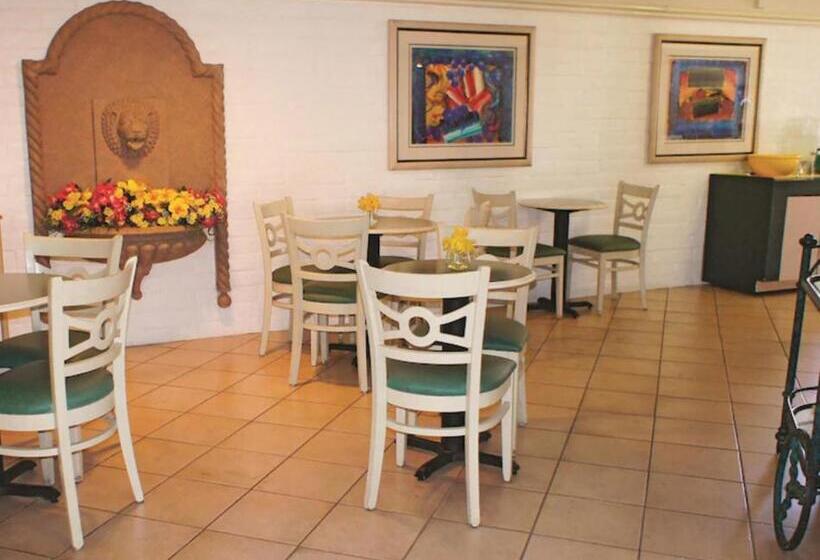 호텔 La Quinta Inn By Wyndham Bakersfield South