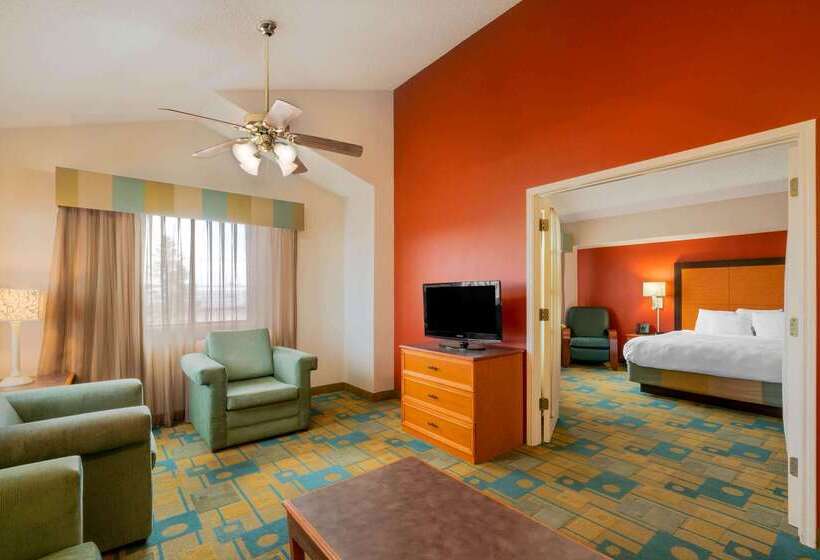 هتل La Quinta Inn By Wyndham Cheyenne