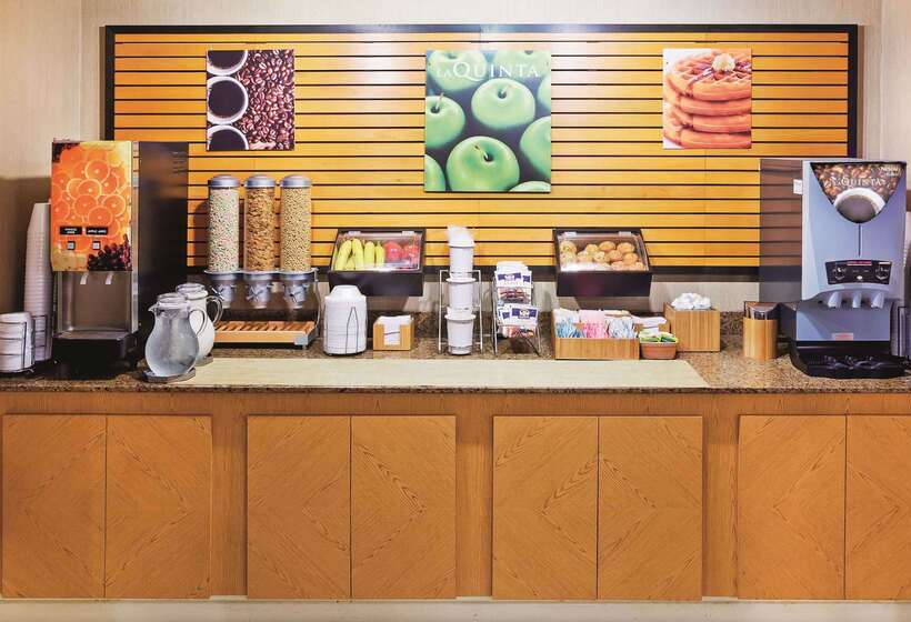 בית מלון כפרי La Quinta Inn By Wyndham Corpus Christi North