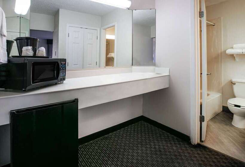 هتل La Quinta Inn By Wyndham Dallas Uptown