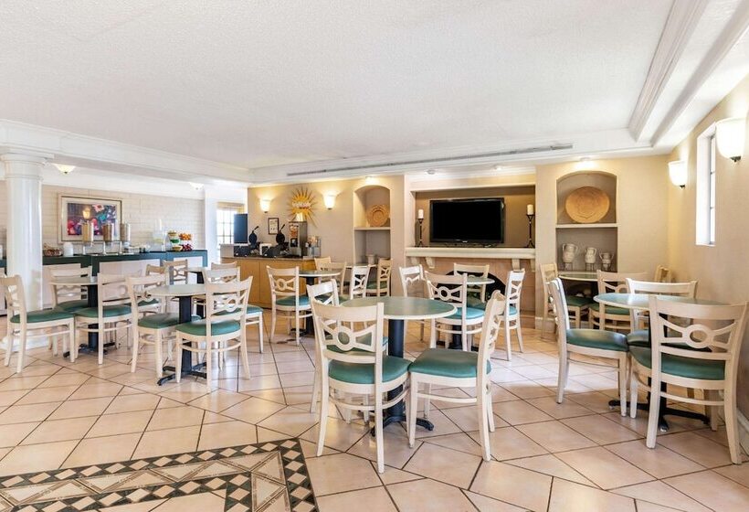 هتل La Quinta Inn By Wyndham El Paso West
