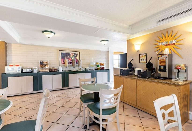 هتل La Quinta Inn By Wyndham El Paso West