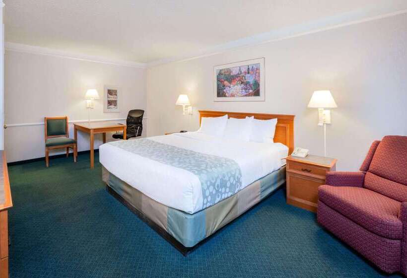 هتل La Quinta Inn By Wyndham Farmington