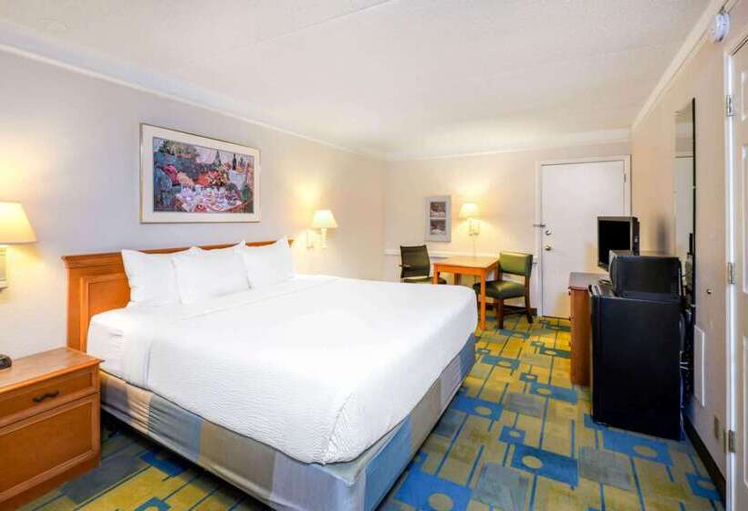 هتل La Quinta Inn By Wyndham Farmington