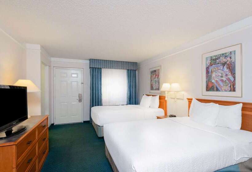 هتل La Quinta Inn By Wyndham Farmington