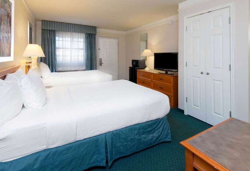 هتل La Quinta Inn By Wyndham Farmington