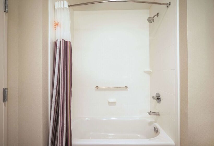 هتل La Quinta Inn By Wyndham Fresno Yosemite