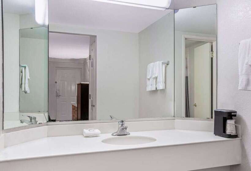 هتل La Quinta Inn By Wyndham Fresno Yosemite