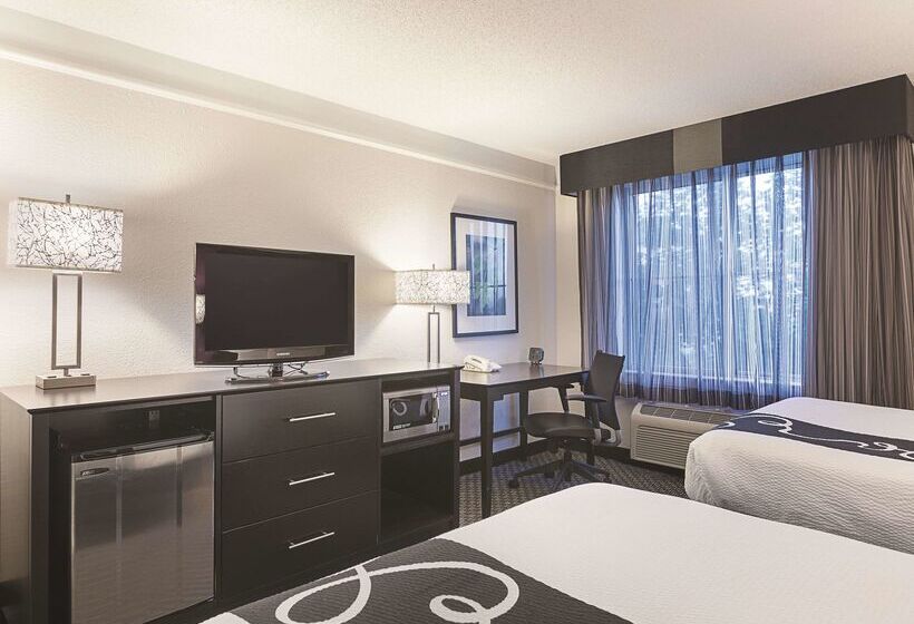 هتل La Quinta Inn By Wyndham Fresno Yosemite