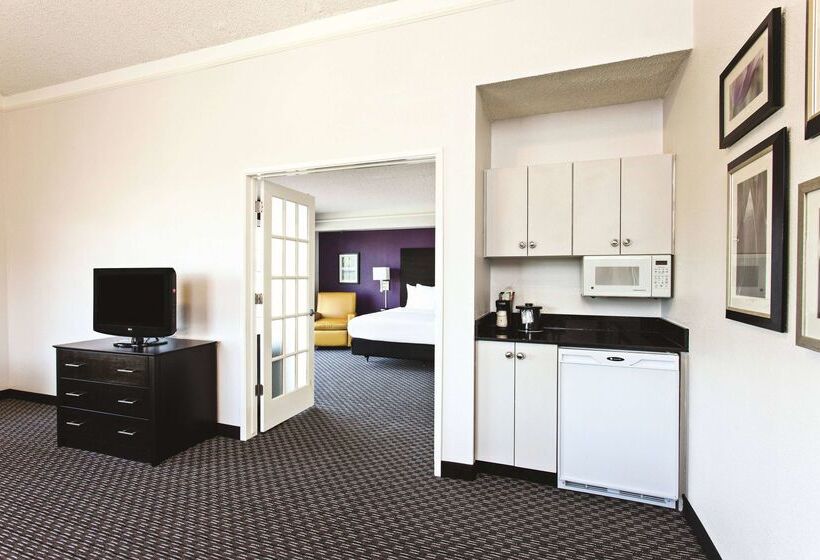 هتل La Quinta Inn By Wyndham Fresno Yosemite