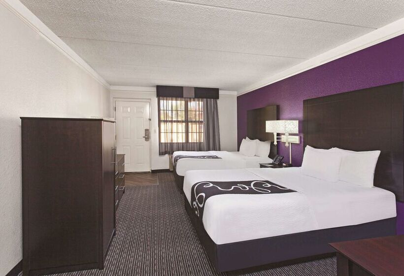 هتل La Quinta Inn By Wyndham Fresno Yosemite