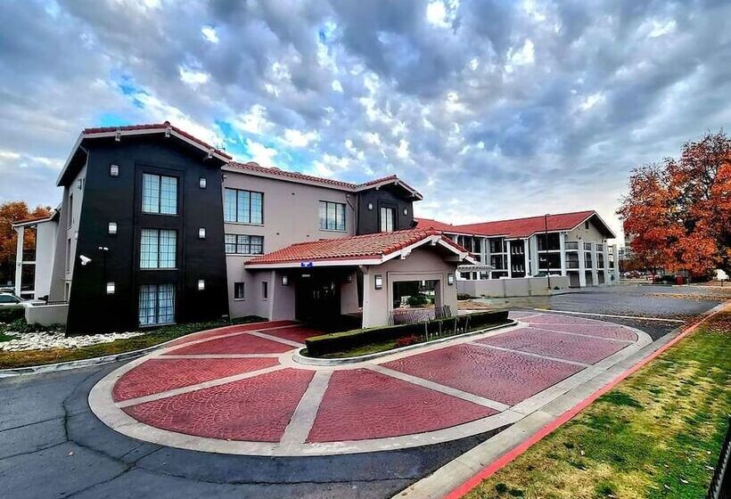 هتل La Quinta Inn By Wyndham Fresno Yosemite