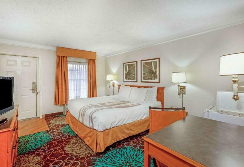 Отель La Quinta Inn By Wyndham Houston Greenway Plaza Medical Area