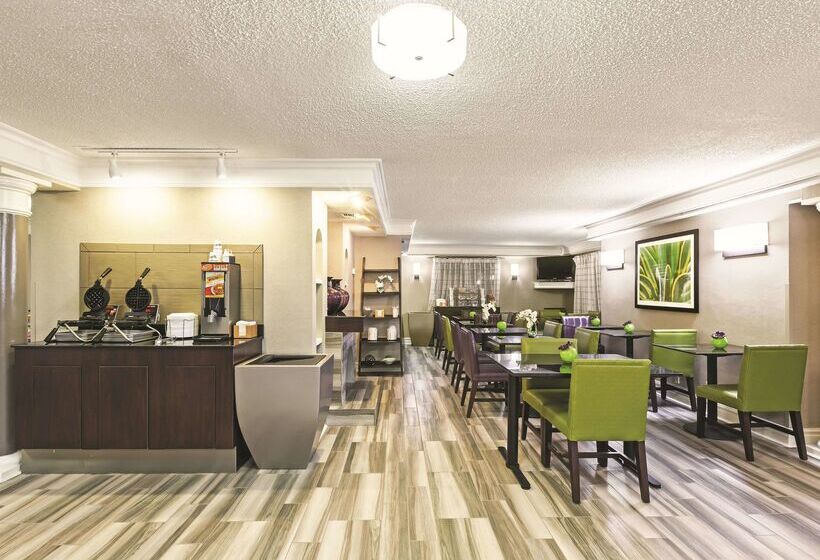 هتل La Quinta Inn By Wyndham Midland