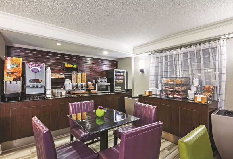هتل La Quinta Inn By Wyndham Midland