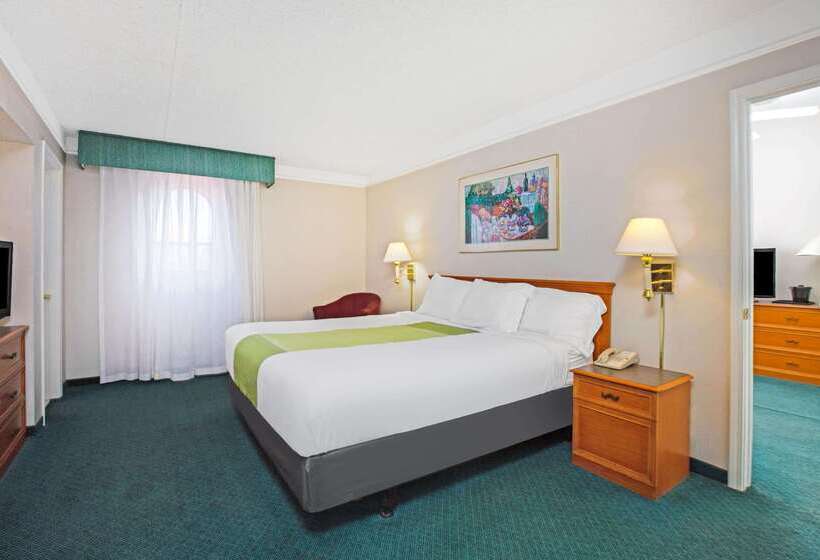 هتل La Quinta Inn By Wyndham Reno