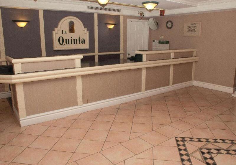هتل La Quinta Inn By Wyndham Reno