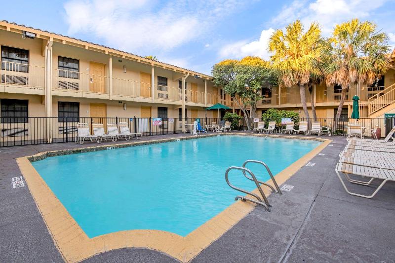 هتل La Quinta Inn By Wyndham San Antonio Market Square