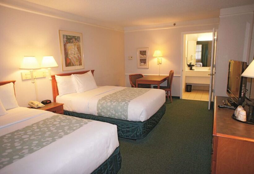 Отель Days Inn By Wyndham San Diego Vista