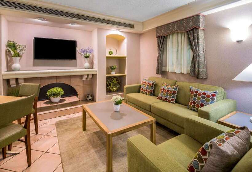 Отель Days Inn By Wyndham San Diego Vista