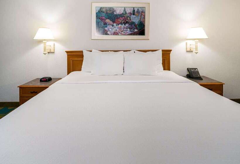 Отель Days Inn By Wyndham San Diego Vista