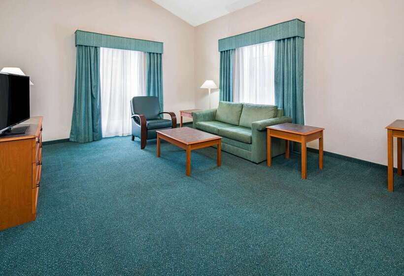 Отель Days Inn By Wyndham San Diego Vista