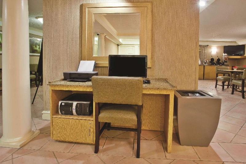 هتل La Quinta Inn By Wyndham Savannah Midtown