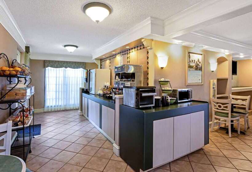 Hotel La Quinta Inn By Wyndham Stockton