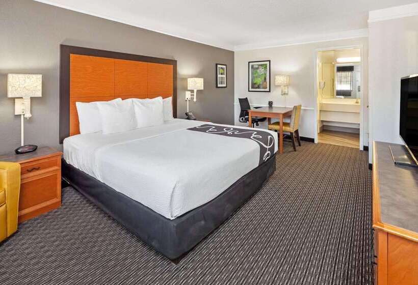 هتل La Quinta Inn By Wyndham Ventura