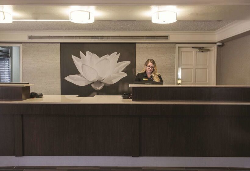 هتل La Quinta Inn By Wyndham Ventura