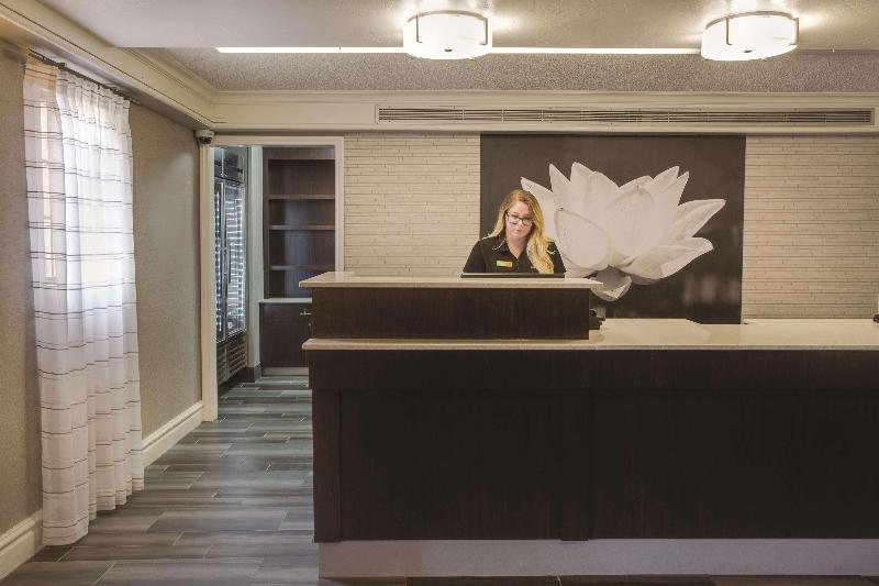 هتل La Quinta Inn By Wyndham Ventura