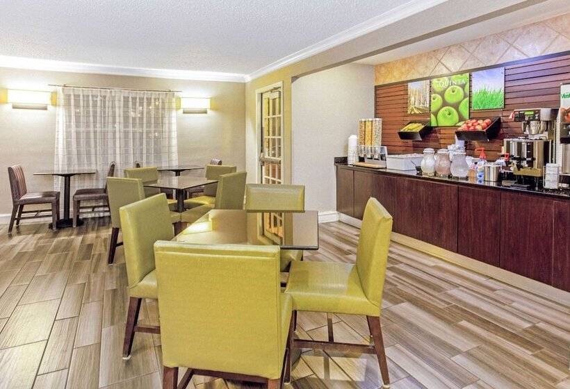 هتل La Quinta Inn By Wyndham Wichita Falls