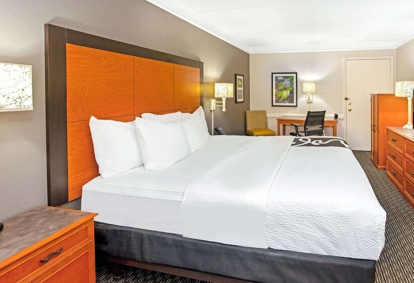 هتل La Quinta Inn By Wyndham Wichita Falls