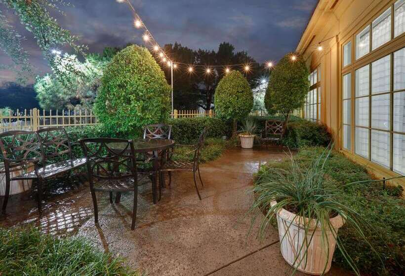 هتل La Quinta By Wyndham Dallas North Central