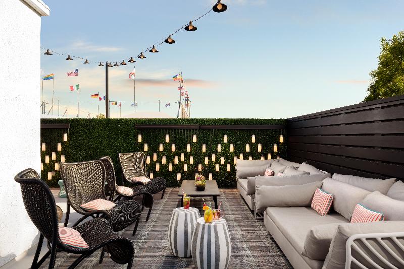 هتل Le Parc At Melrose