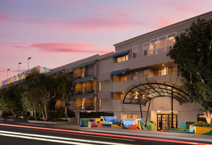 هتل Le Parc At Melrose