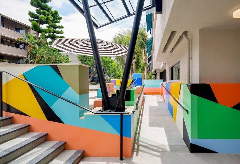 هتل Le Parc At Melrose