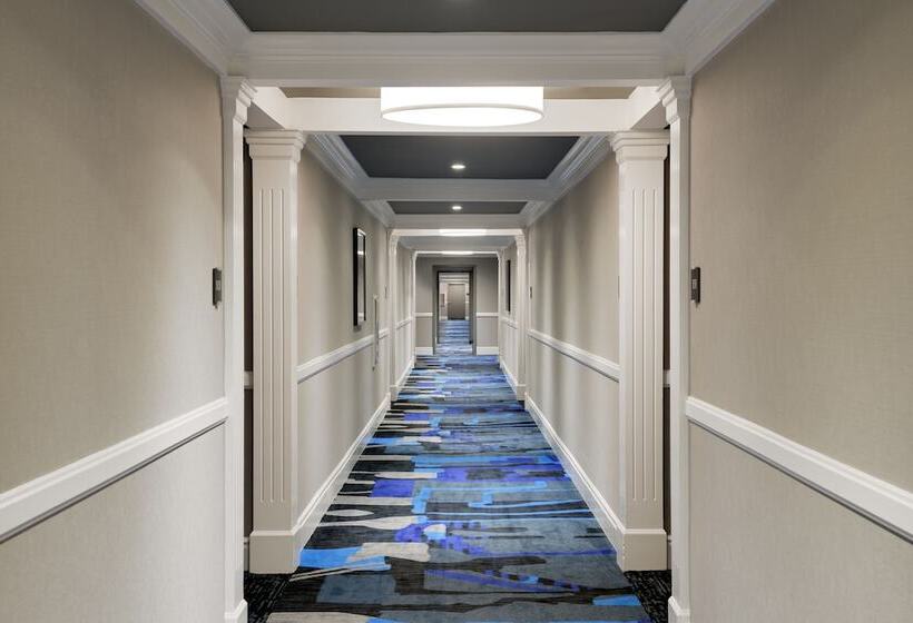 هتل Le Parc At Melrose