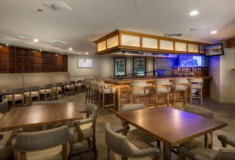 בית מלון כפרי Lodge Of Four Seasons Golf Resort, Marina & Spa