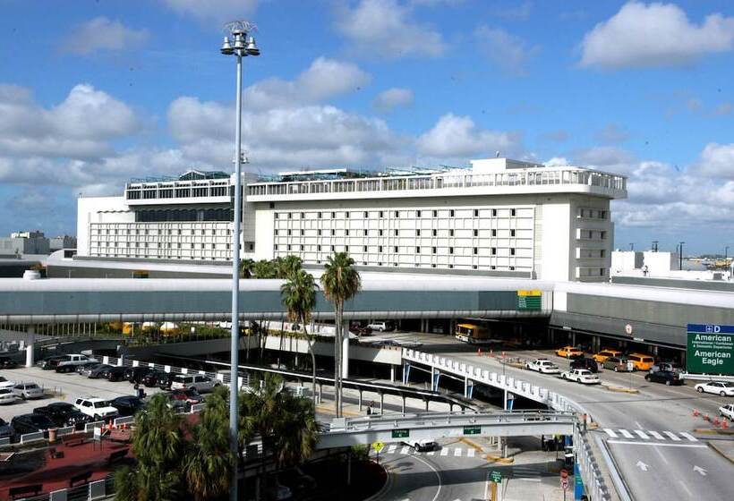 فندق Miami International Airport