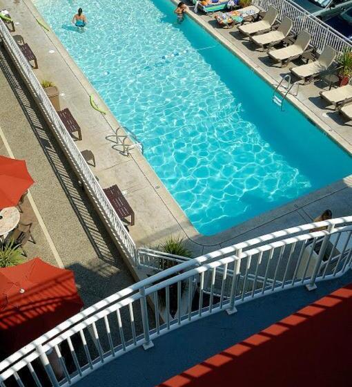 هتل Montreal Beach Resort