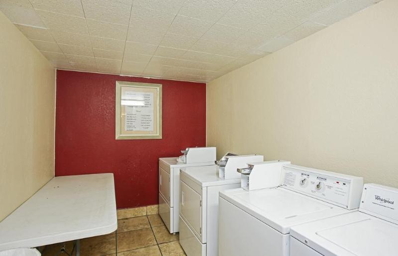هتل Red Roof Inn North Dallas   Park Central